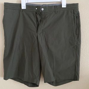 Green Nike Golf Tiger Woods Shorts Size 36